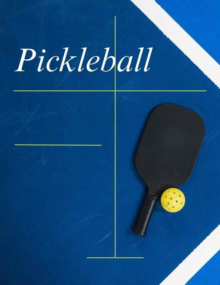raquete e bola de pickleball. Bola amarela de plástico com furos e raquete sem cordas