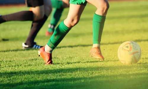 MULHERES JOGANDO FUTEBOL