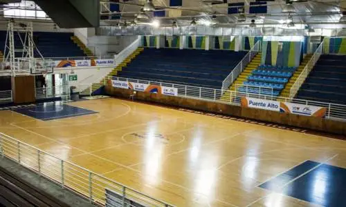 Ginásio Irene Velásquez de Puente Alto, Chile. Um ginásio de Basquete.