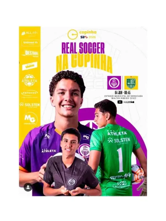 Jogadores do Real Soccer posando para uma foto