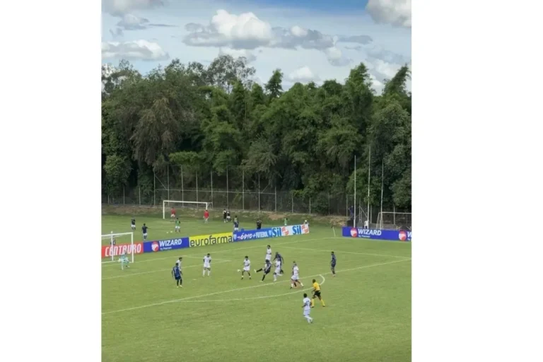 Lance do jogo entre Comercial Tietê e XV de Piracicaba