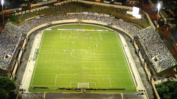 estadio walter ribeiro em Sorocaba. Vista aérea em dia de jogo.